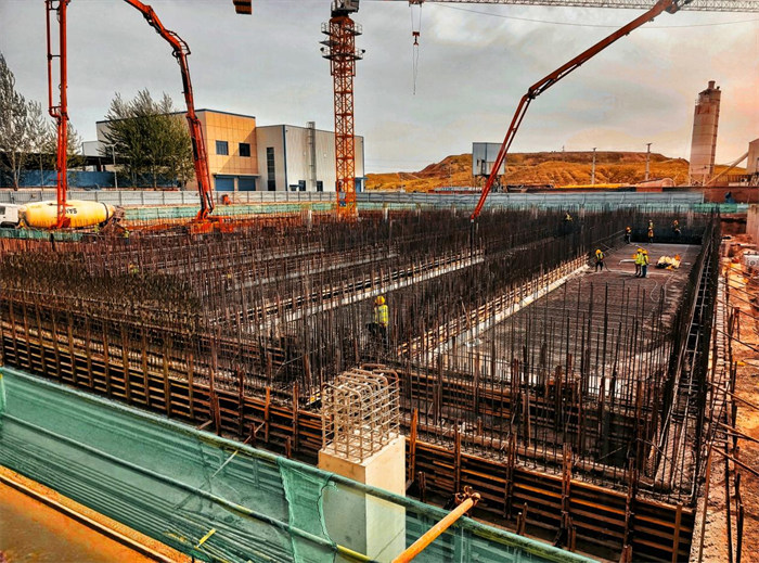 高头窑矿业新建污水沉淀池筏板基础混凝土浇筑圆满完成